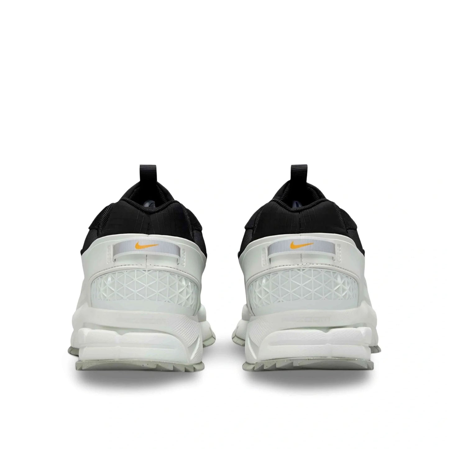 Nike Zoom Vomero Roam Winterized in Black/Light Silver/Jade Horizon/Black.