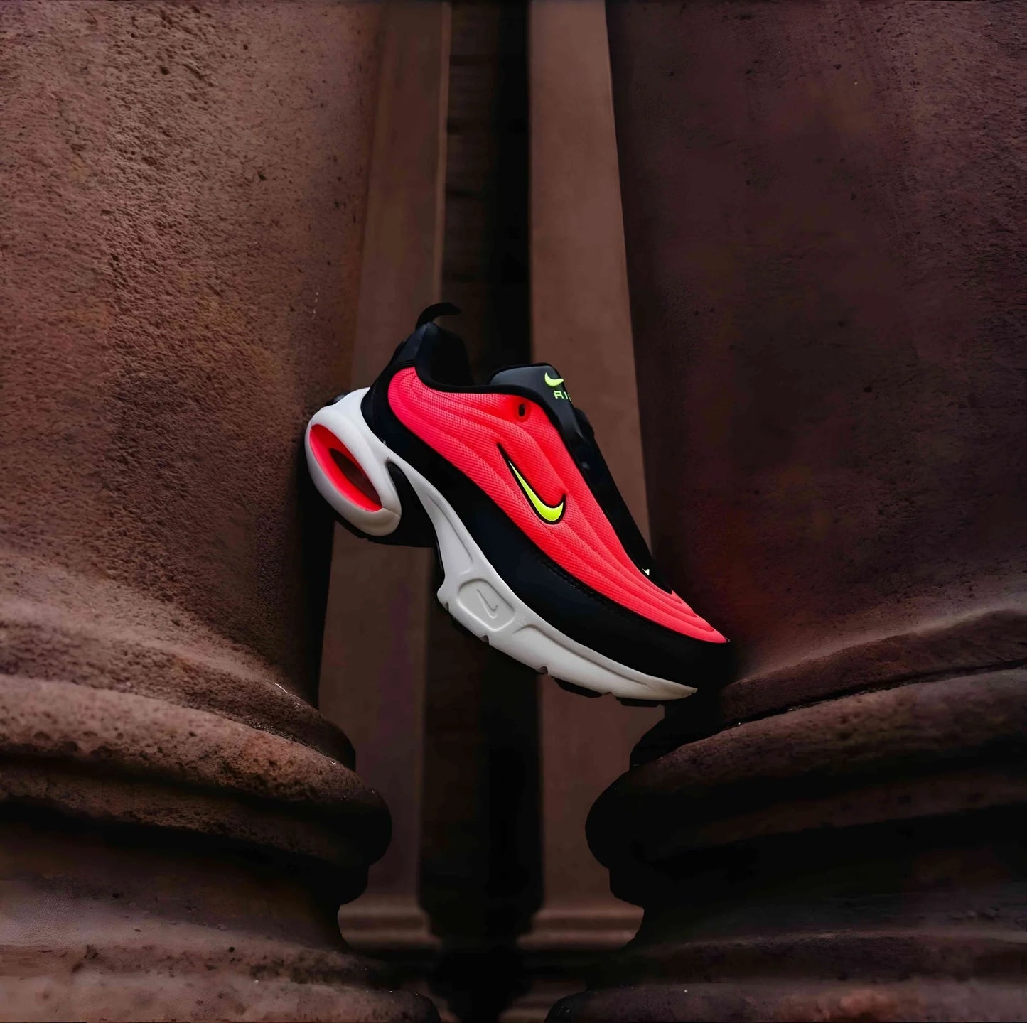 Nike Air Max Portal in Black/Hot Punch/Sail/Volt.