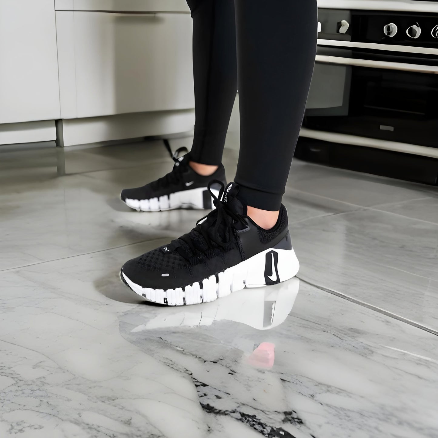 Nike Metcon 5 Casual Shoes, Black/White.