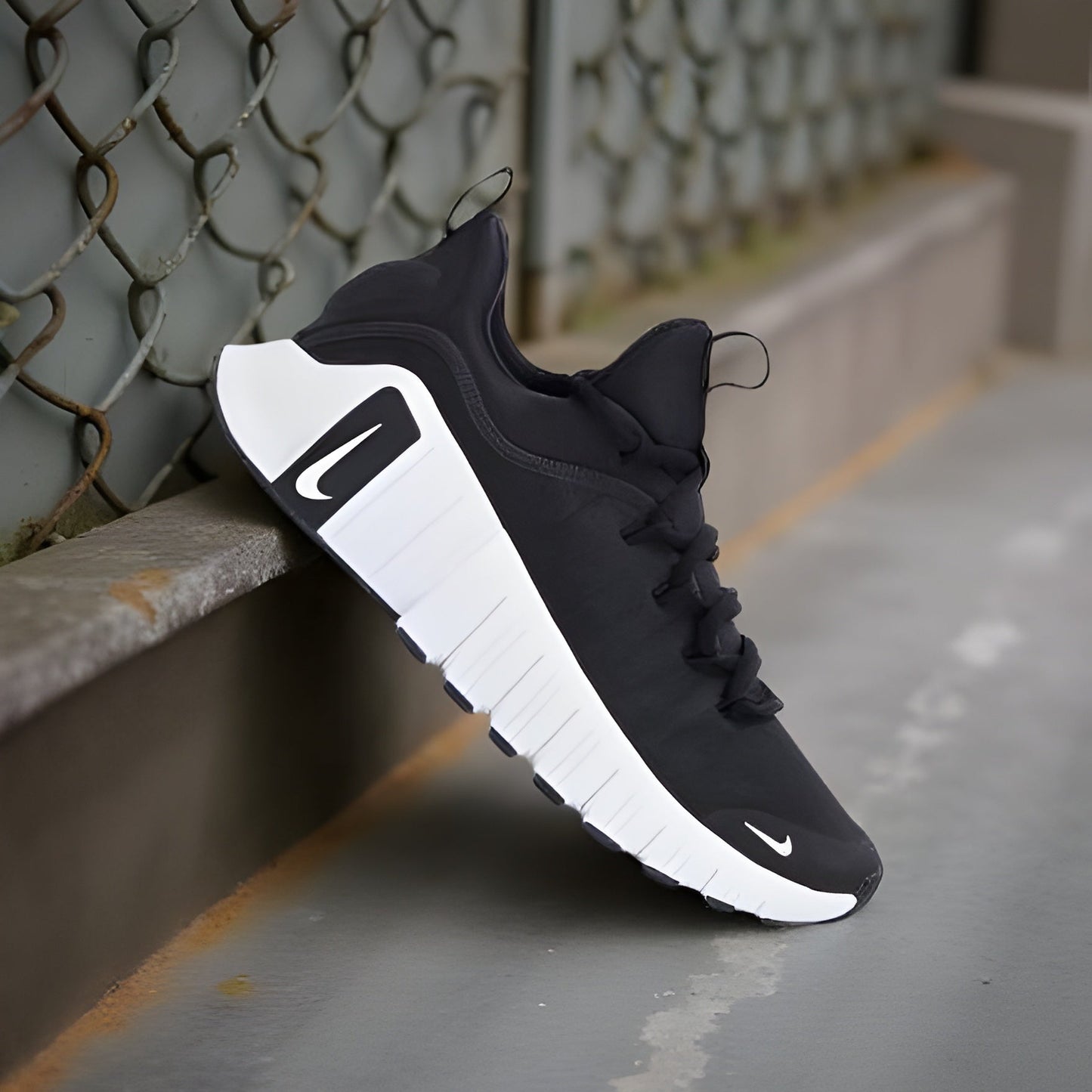 Nike Free Metcon 6 shoes in black and white.