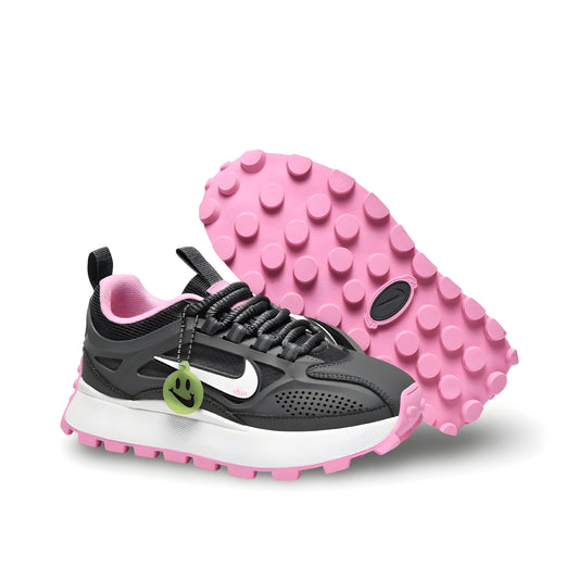 Nike Bailleli in Light Grey/White/Pink Glow.