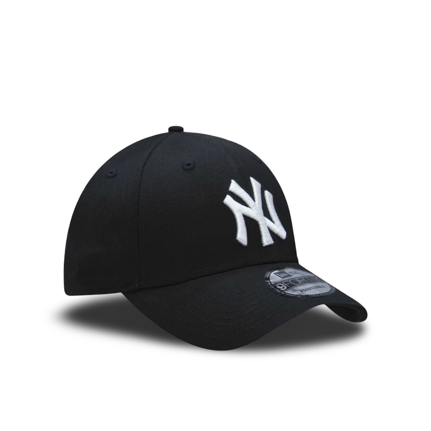 New York Yankees 9Forty adjustable black and white cap.