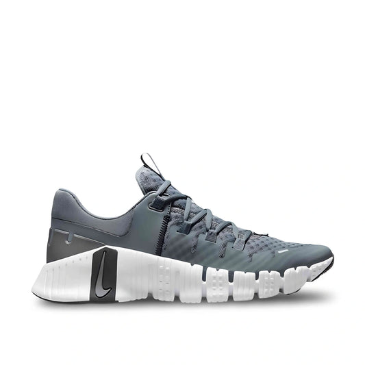 Nike Free Metcon 5 in Smoke Grey.