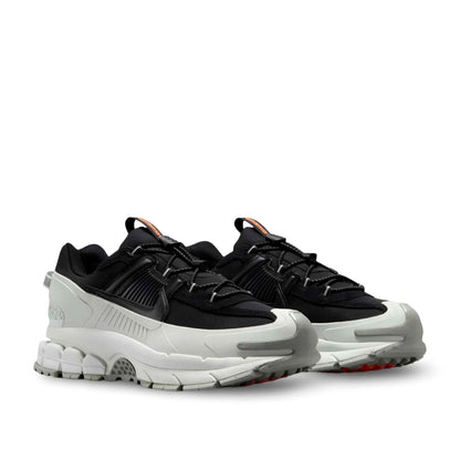 Nike Zoom Vomero Roam Winterized in Black/Light Silver/Jade Horizon/Black.