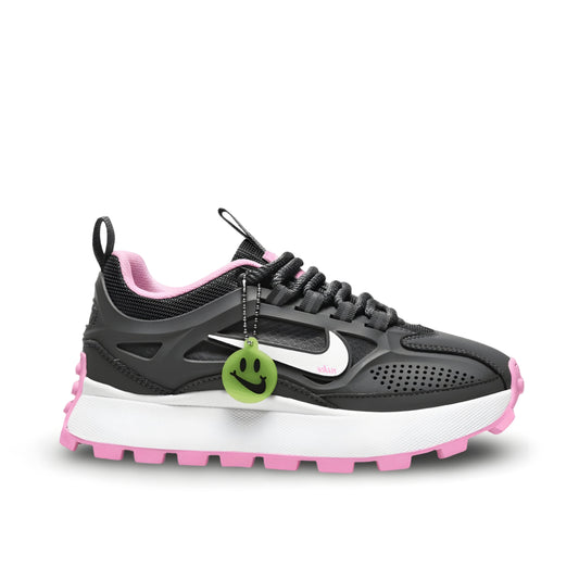 Nike Bailleli in Light Grey/White/Pink Glow.