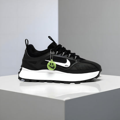 Nike Bailleli Monochrome Runner in Black/White.