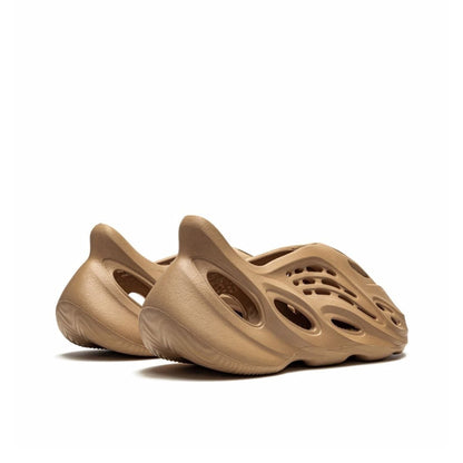 Adidas Yeezy Foam RNRs Clay Taupe.