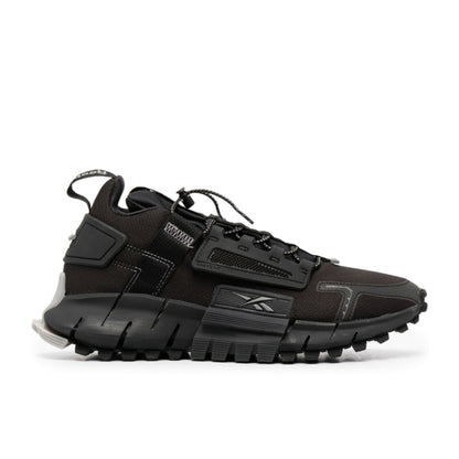 Reebok Zig Kinetica Edge Trainers in Black.