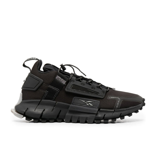 Reebok Zig Kinetica Edge Trainers in Black.