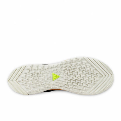 Nike ACG Air Terra Antarktik Gore-Tex in University Gold.