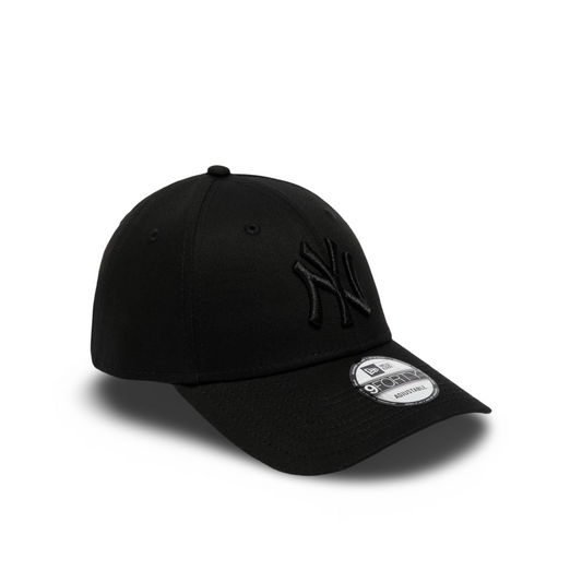 New York Yankees 9Forty adjustable black cap.