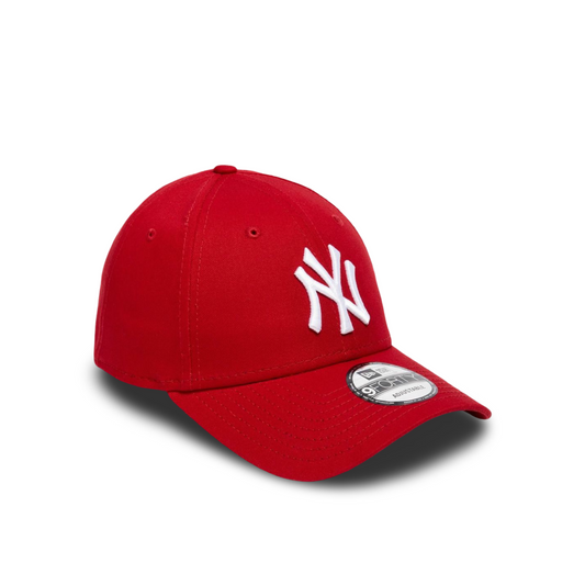 New York Yankees 9Forty adjustable red and white cap.